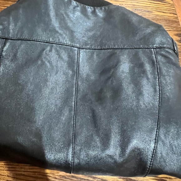 Leather jacket - Picture 2 of 4